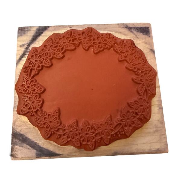 Azadi Earles M293 Large Oversized Lei Flower Wreath Rubber Stamp - Picture 2 of 3